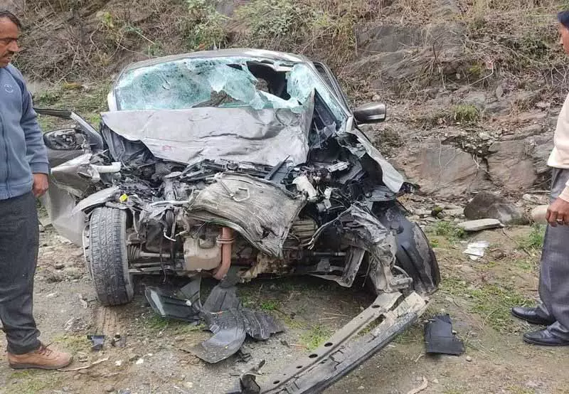 Mandi में बस-कार की टक्कर में दो लोगों की मौत, 2 गंभीर रूप से घायल
